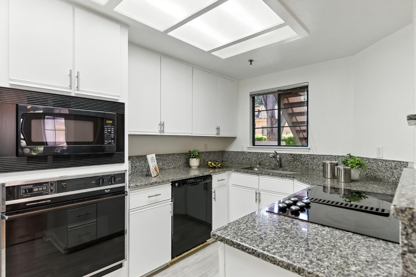 Detail Gallery Image 13 of 31 For 10227 Nile Dr, Cupertino,  CA 95014 - 2 Beds | 2 Baths