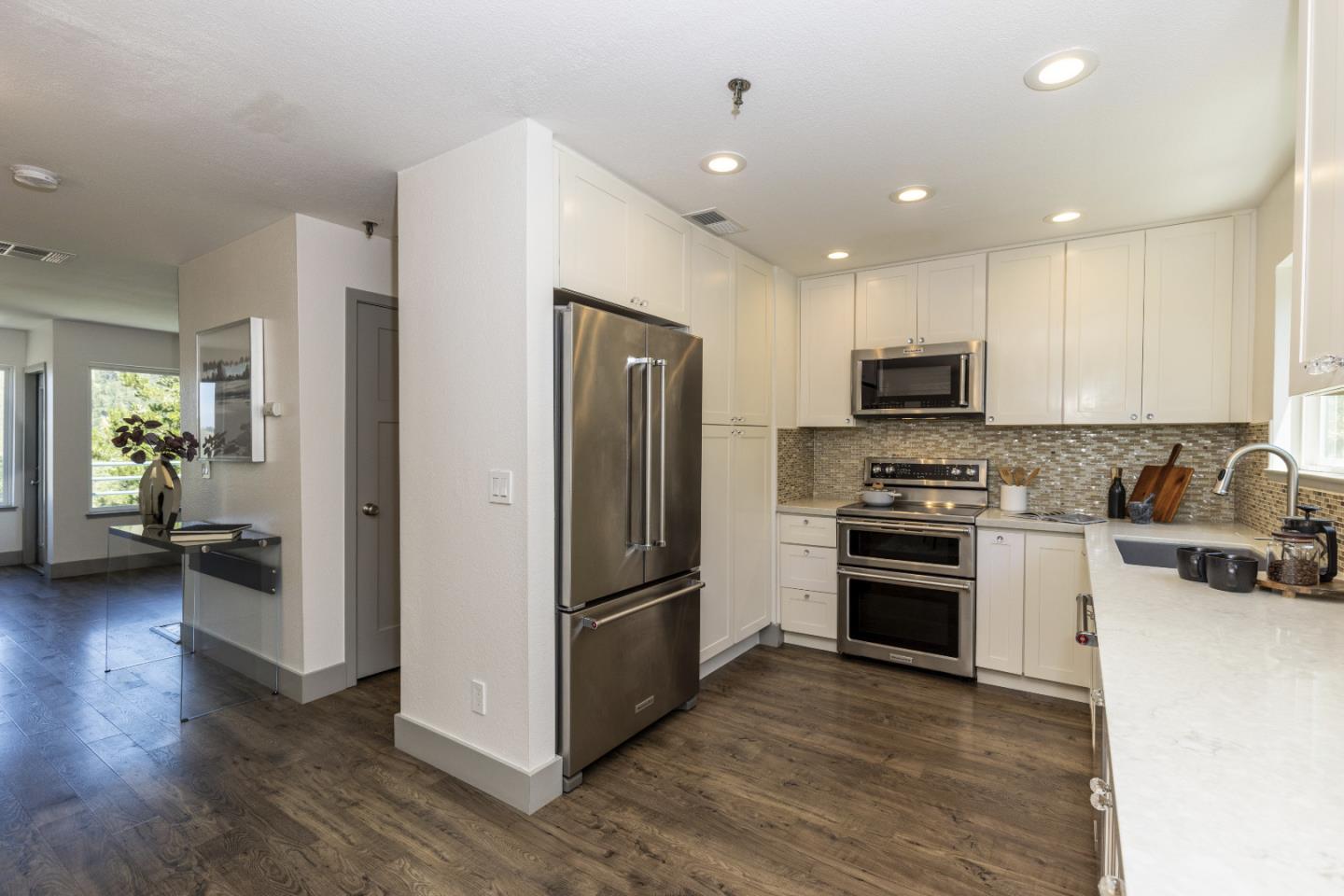 Detail Gallery Image 13 of 47 For 991 Fassler Ave, Pacifica,  CA 94044 - 3 Beds | 2/1 Baths