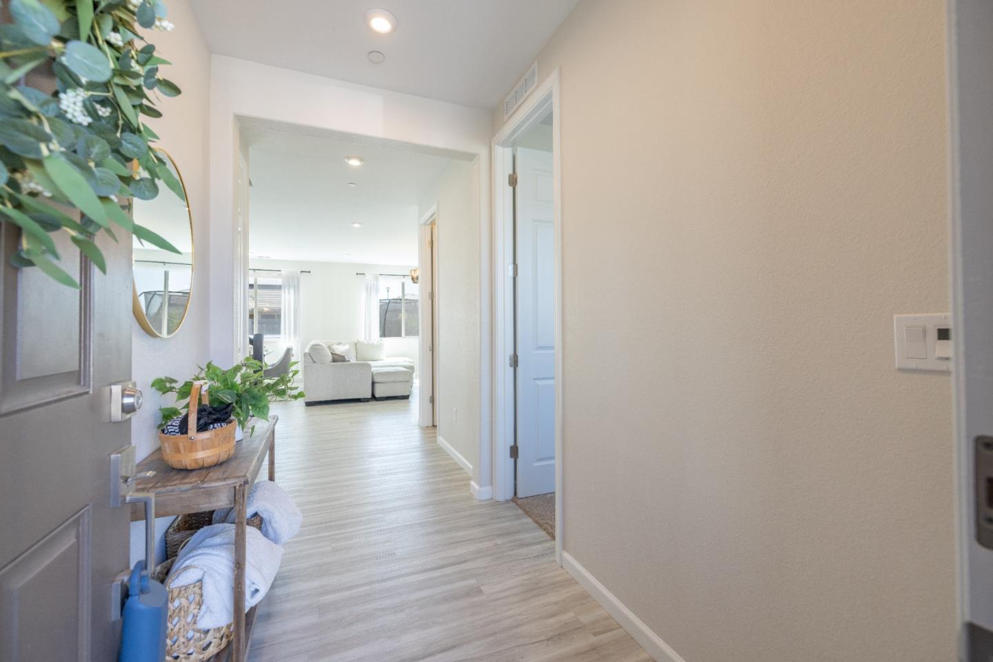 Detail Gallery Image 3 of 36 For 8285 Courage Dr, Sacramento,  CA 95829 - 4 Beds | 3 Baths
