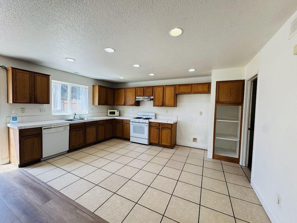 Detail Gallery Image 10 of 24 For Keyser Dr, Stockton,  CA 95212 - 4 Beds | 2/1 Baths