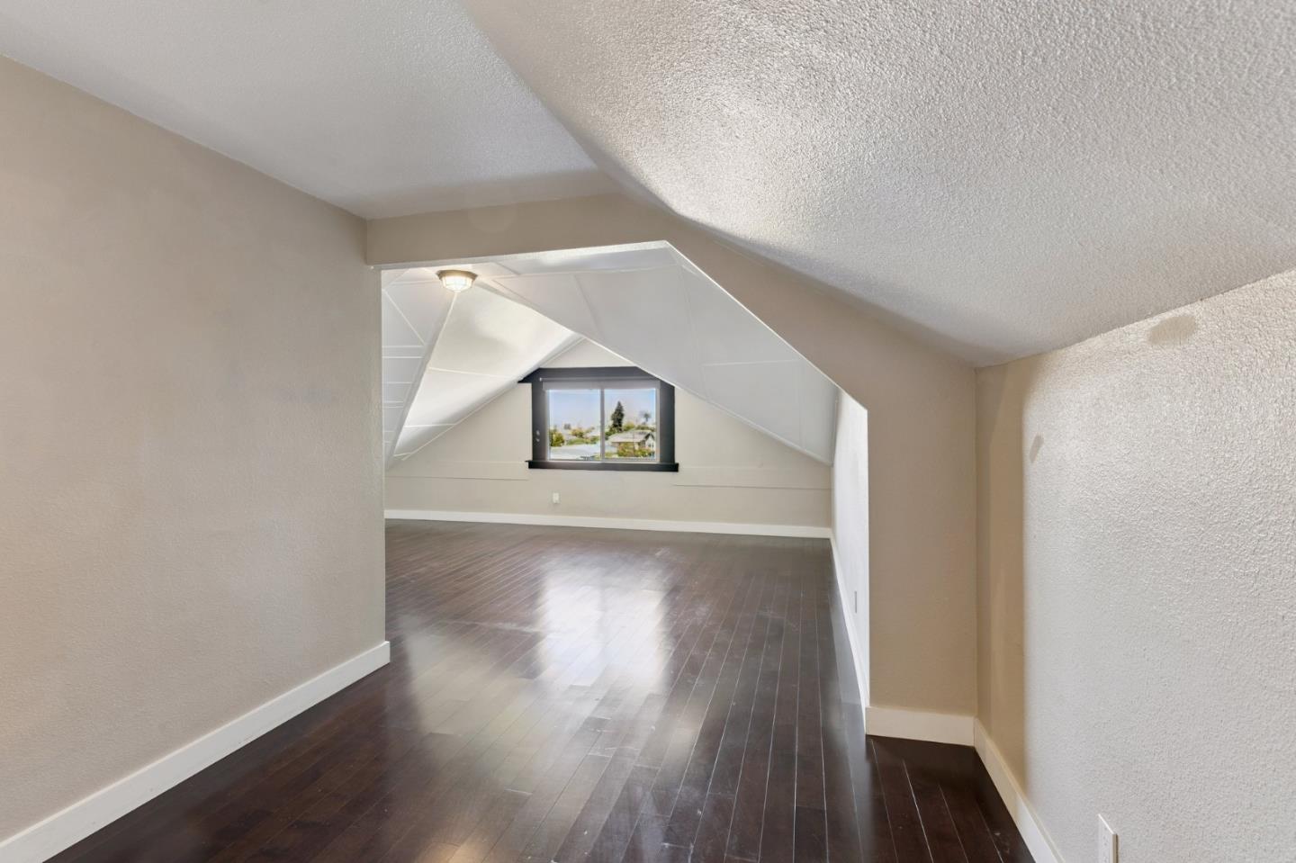 Detail Gallery Image 10 of 16 For 2521 Grande Vista Ave, Oakland,  CA 94601 - 5 Beds | 3 Baths