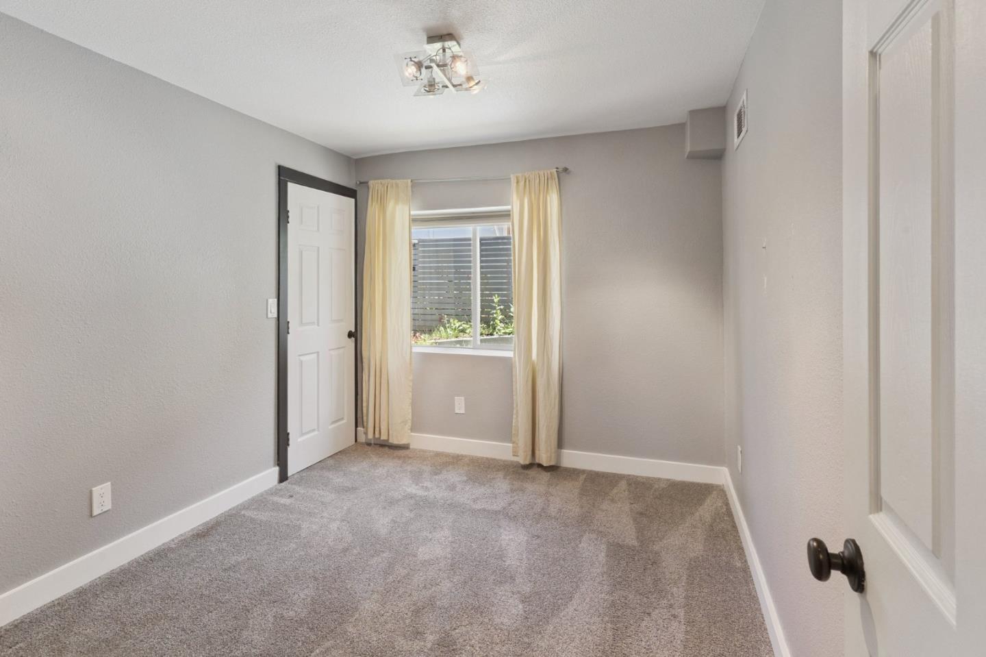 Detail Gallery Image 11 of 16 For 2521 Grande Vista Ave, Oakland,  CA 94601 - 5 Beds | 3 Baths
