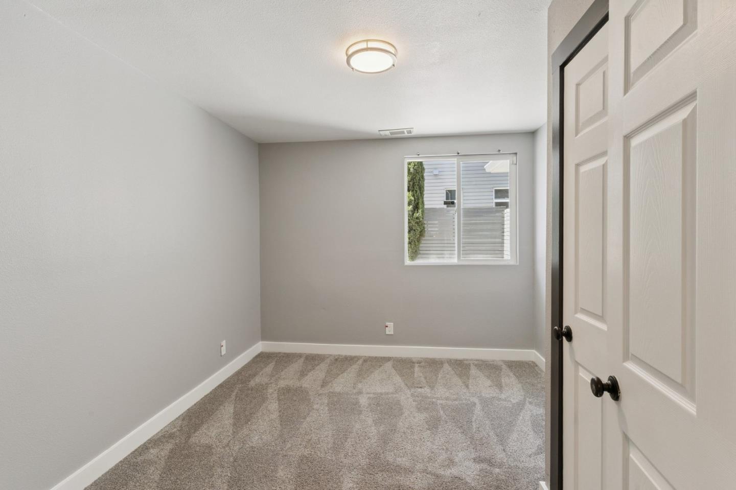 Detail Gallery Image 12 of 16 For 2521 Grande Vista Ave, Oakland,  CA 94601 - 5 Beds | 3 Baths
