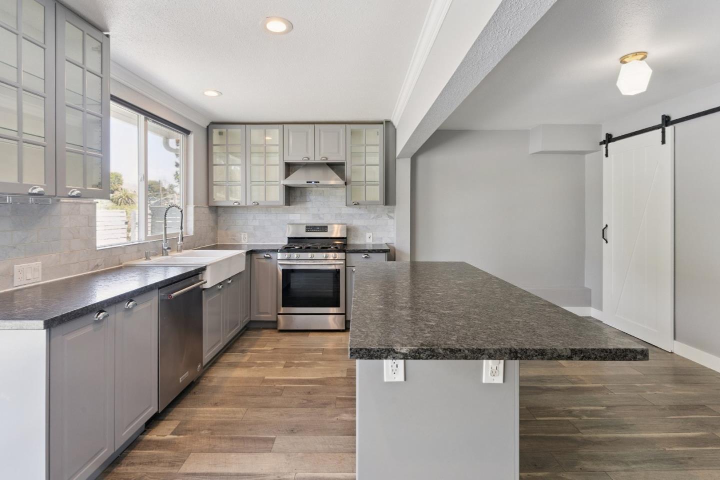 Detail Gallery Image 14 of 16 For 2521 Grande Vista Ave, Oakland,  CA 94601 - 5 Beds | 3 Baths