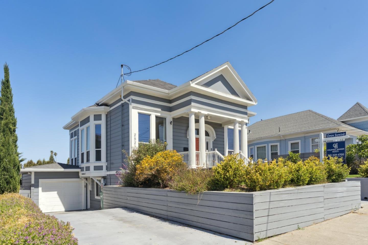Detail Gallery Image 2 of 16 For 2521 Grande Vista Ave, Oakland,  CA 94601 - 5 Beds | 3 Baths