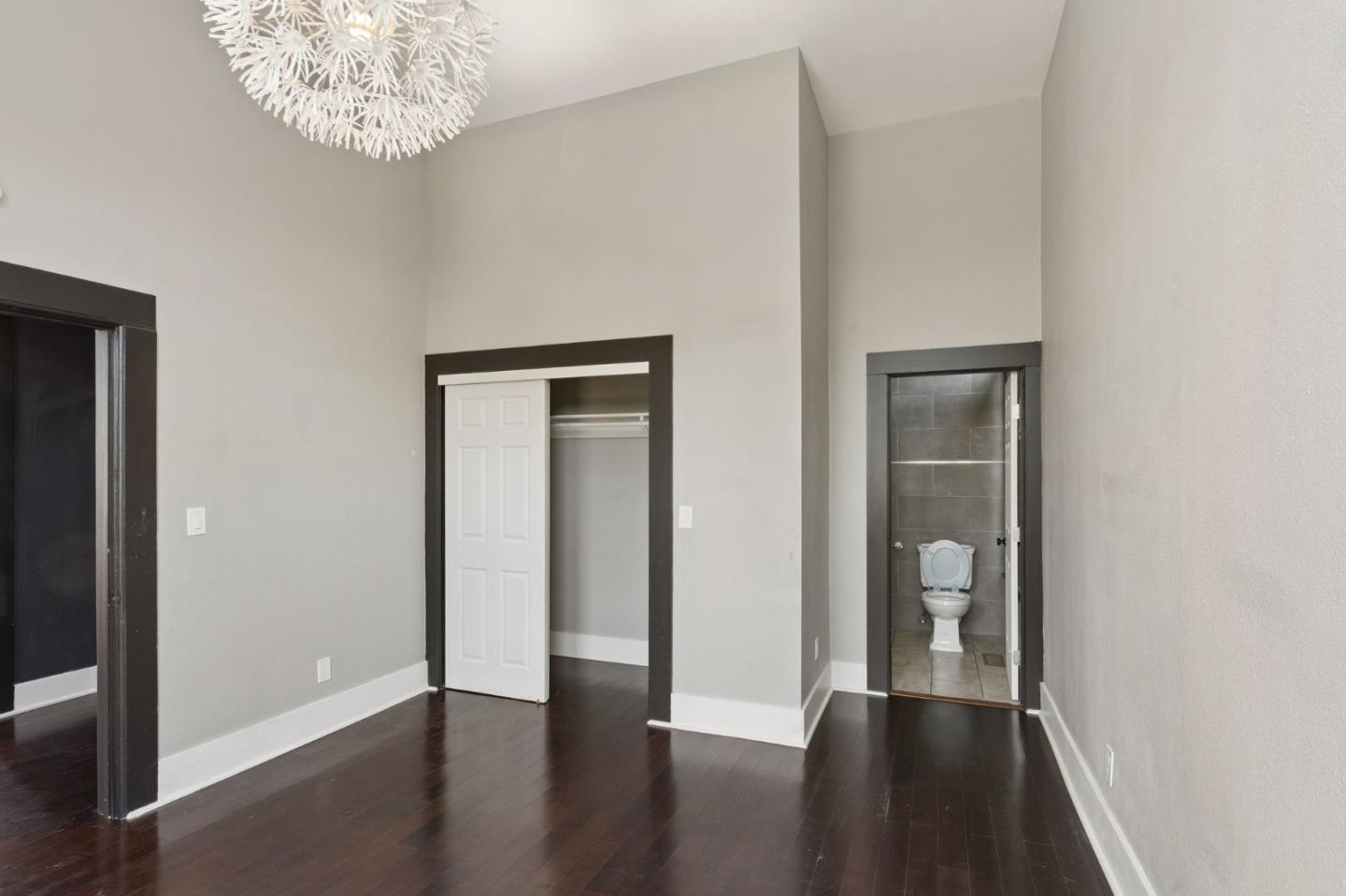 Detail Gallery Image 5 of 16 For 2521 Grande Vista Ave, Oakland,  CA 94601 - 5 Beds | 3 Baths
