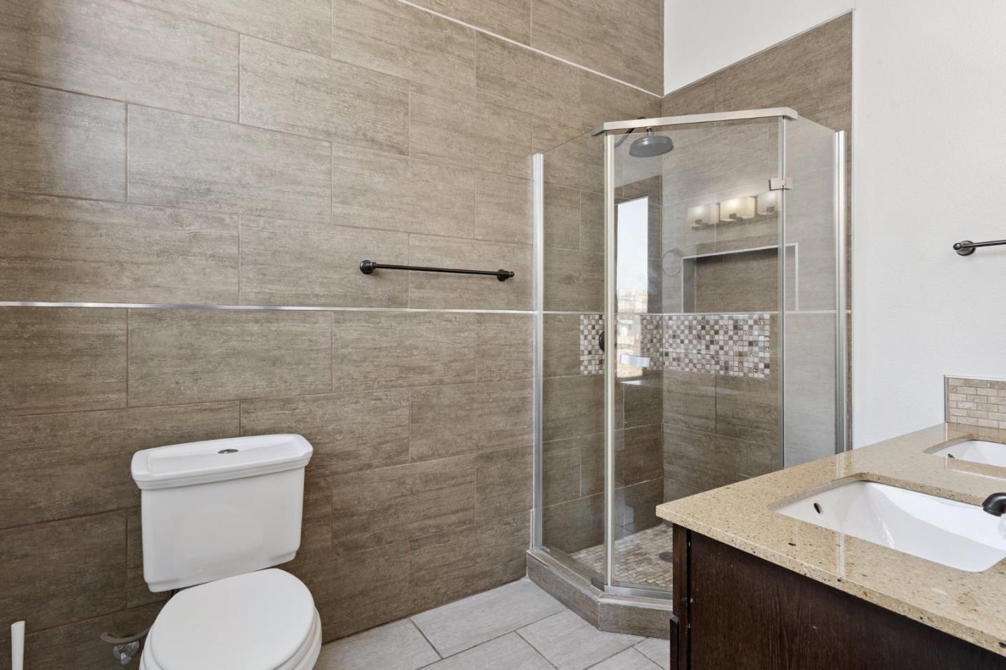 Detail Gallery Image 7 of 16 For 2521 Grande Vista Ave, Oakland,  CA 94601 - 5 Beds | 3 Baths