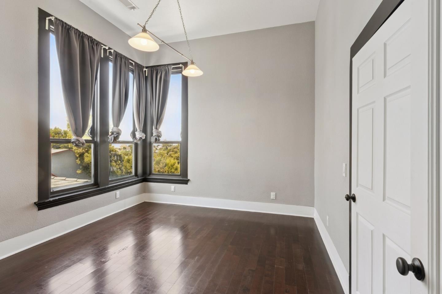Detail Gallery Image 9 of 16 For 2521 Grande Vista Ave, Oakland,  CA 94601 - 5 Beds | 3 Baths