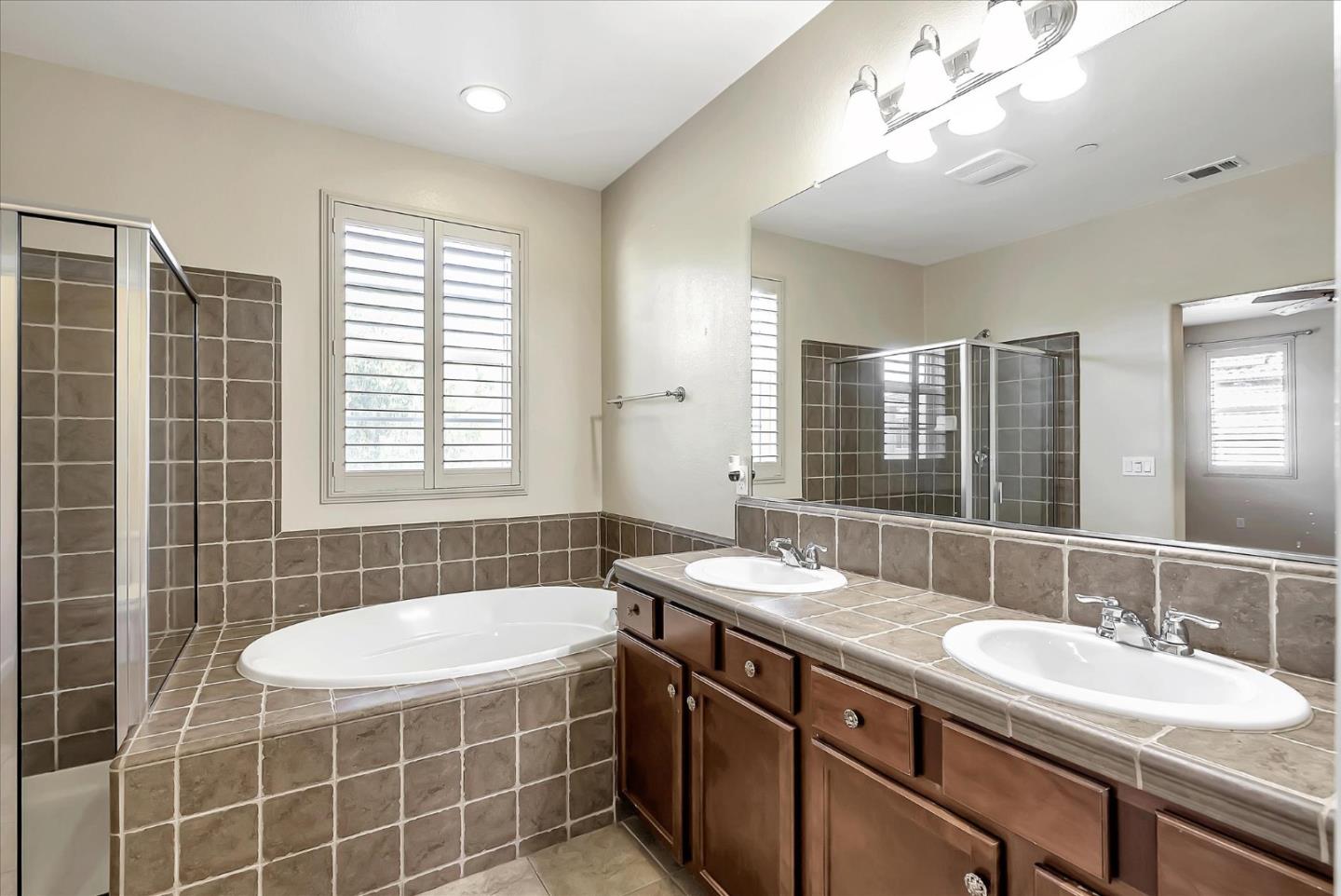 Detail Gallery Image 15 of 20 For 165 W Questa Trl, Tracy,  CA 95391 - 4 Beds | 2/1 Baths