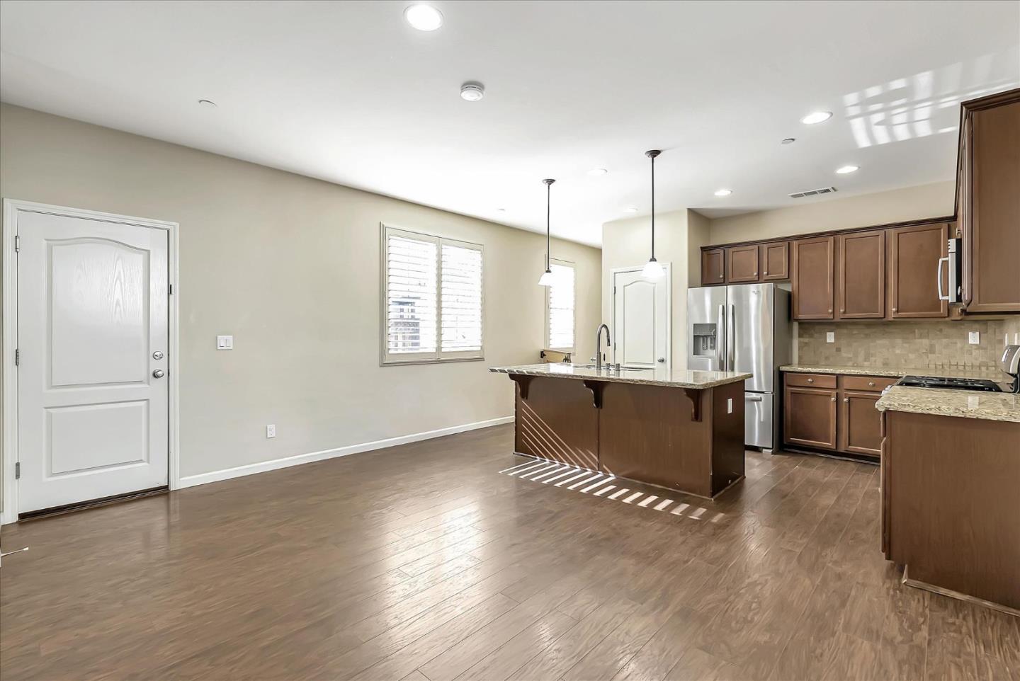 Detail Gallery Image 3 of 20 For 165 W Questa Trl, Tracy,  CA 95391 - 4 Beds | 2/1 Baths