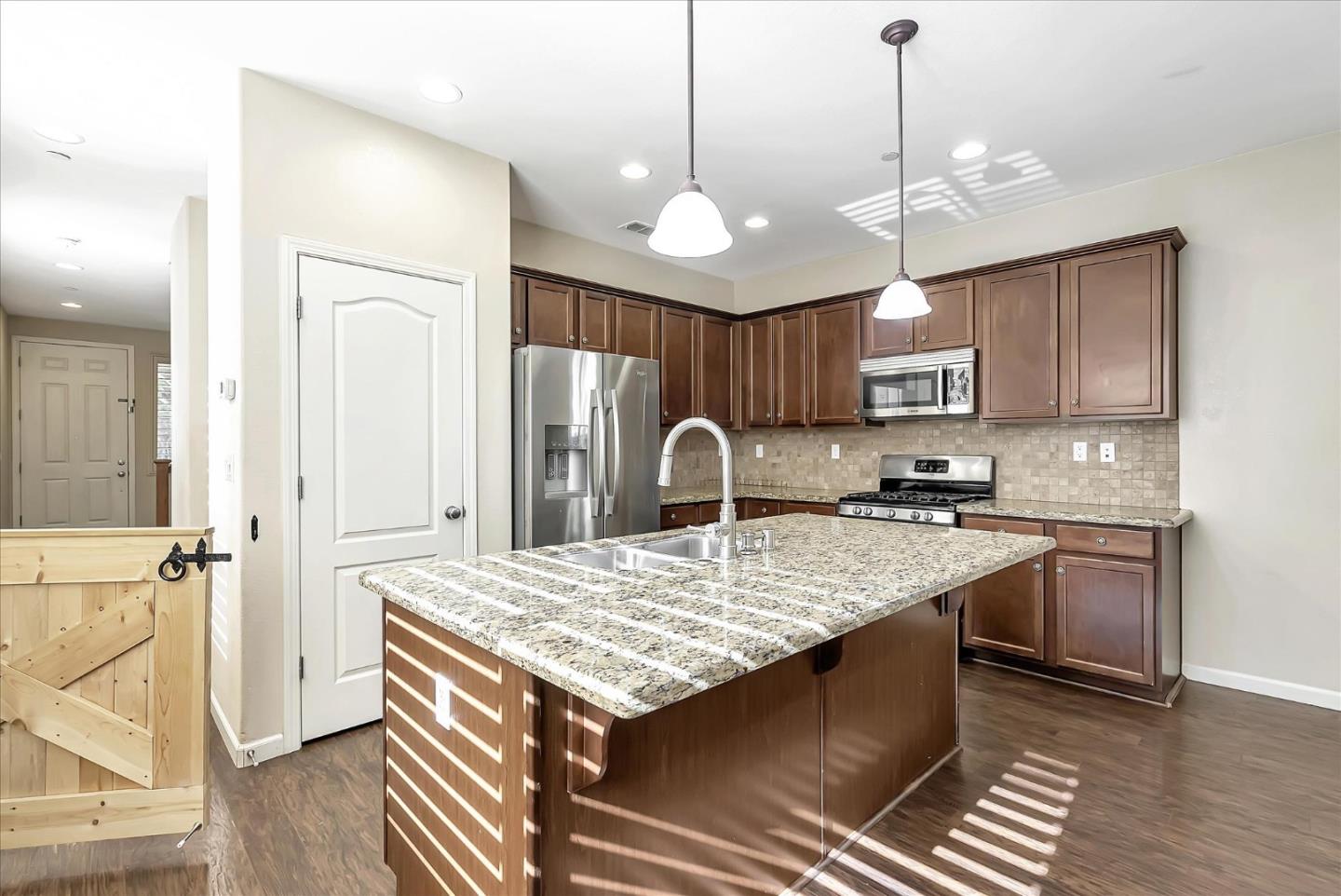Detail Gallery Image 6 of 20 For 165 W Questa Trl, Tracy,  CA 95391 - 4 Beds | 2/1 Baths