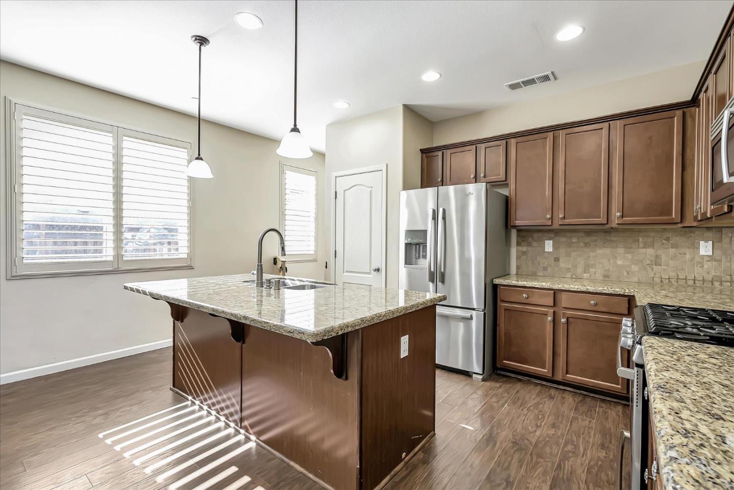 Detail Gallery Image 7 of 20 For 165 W Questa Trl, Tracy,  CA 95391 - 4 Beds | 2/1 Baths