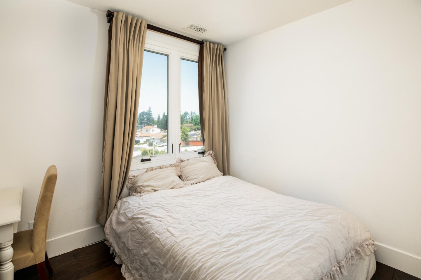 Detail Gallery Image 8 of 17 For 540 Fierro Loop, Campbell,  CA 95008 - 3 Beds | 2/1 Baths