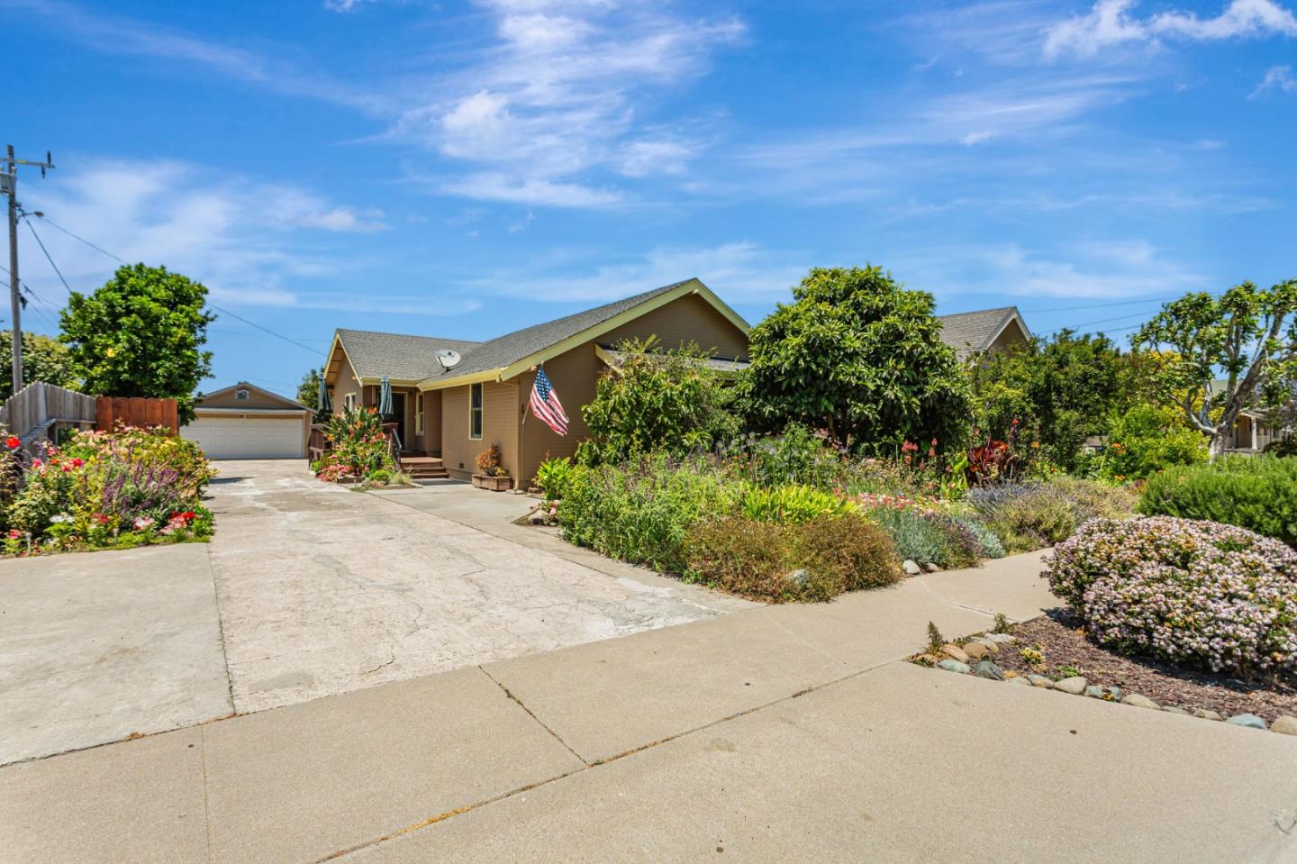 Detail Gallery Image 2 of 29 For 89 Hatton Ave, Spreckels,  CA 93962 - 6 Beds | 3 Baths