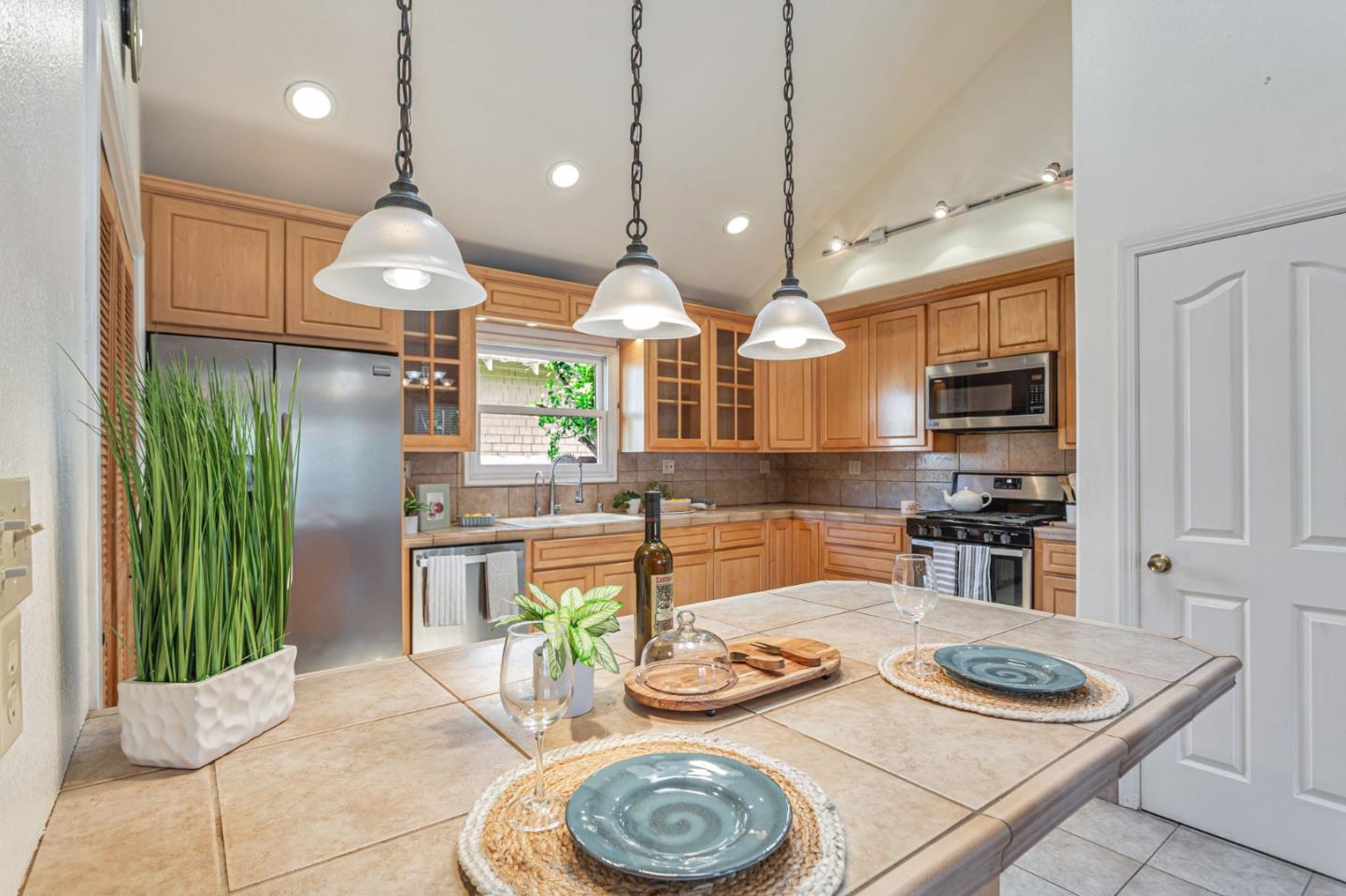 Detail Gallery Image 8 of 29 For 89 Hatton Ave, Spreckels,  CA 93962 - 6 Beds | 3 Baths