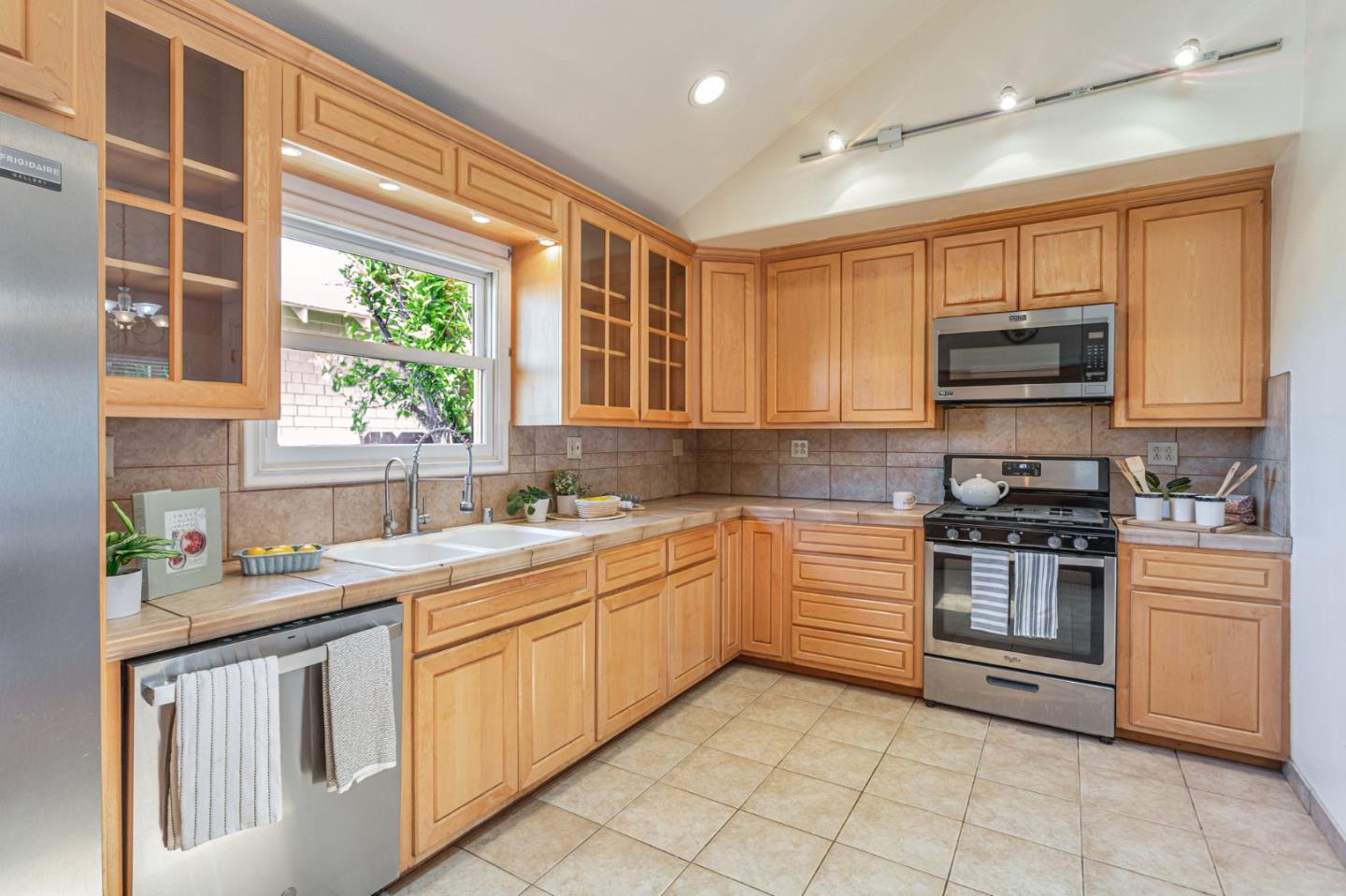 Detail Gallery Image 9 of 29 For 89 Hatton Ave, Spreckels,  CA 93962 - 6 Beds | 3 Baths