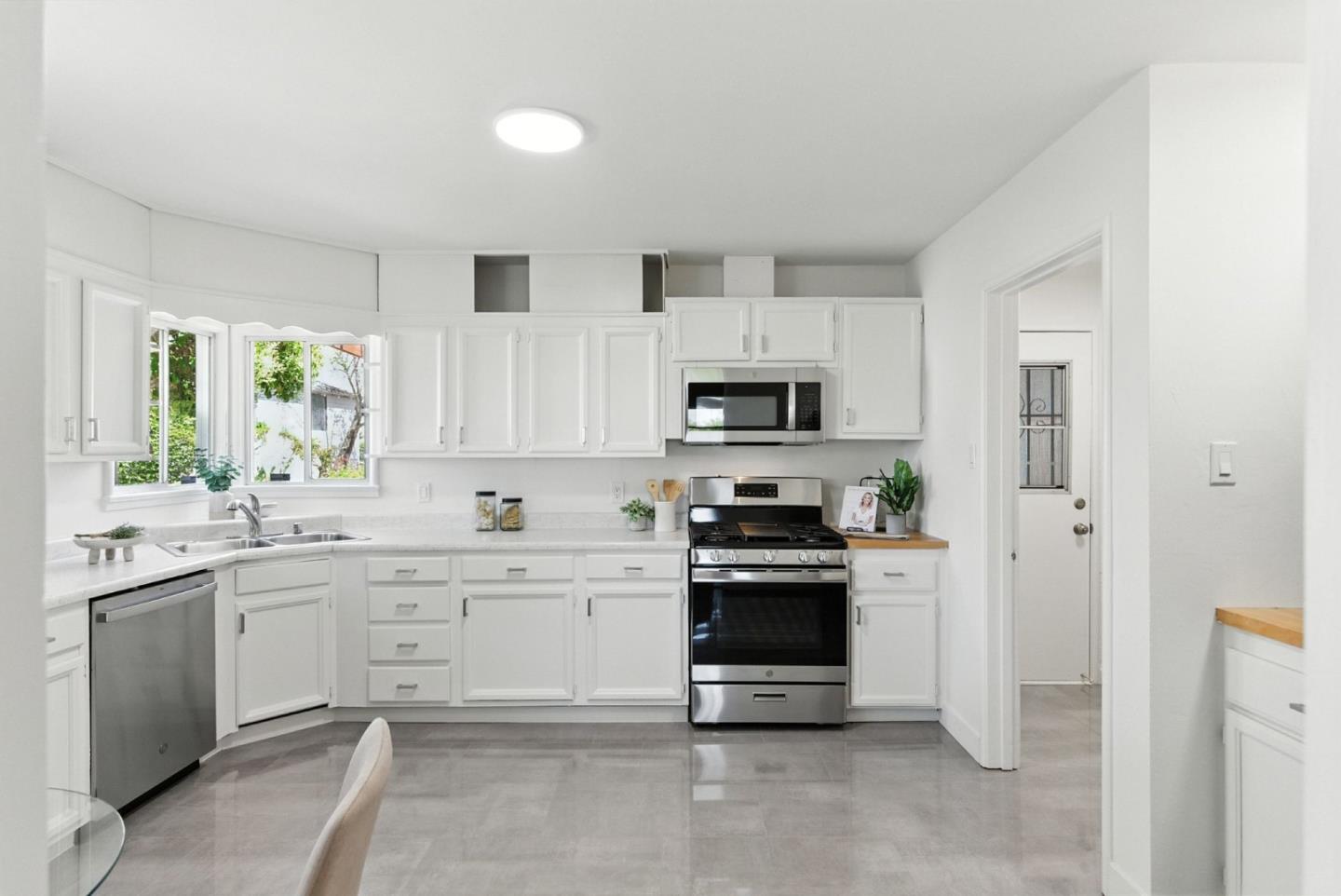 Detail Gallery Image 8 of 44 For 2875 Romagnolo St, Hayward,  CA 94541 - 3 Beds | 1 Baths