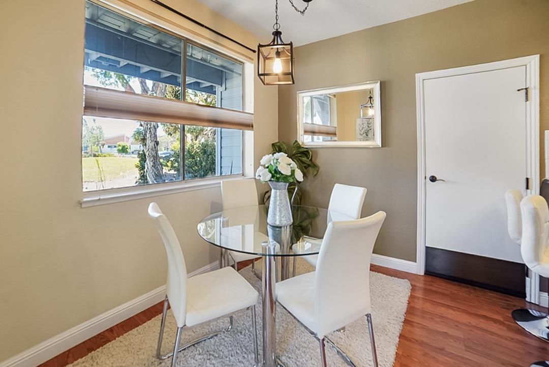 Detail Gallery Image 2 of 27 For 421 Cork Harbour Cir a,  Redwood Shores,  CA 94065 - 1 Beds | 1 Baths