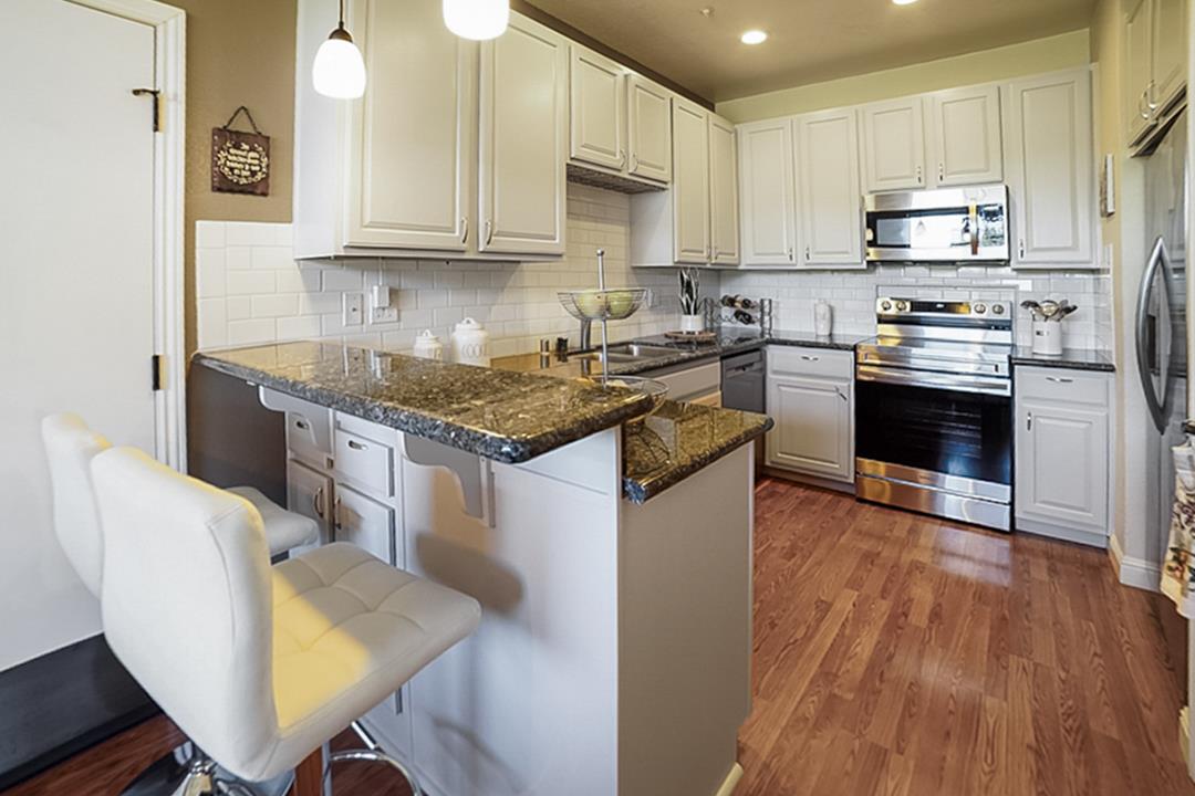 Detail Gallery Image 5 of 27 For 421 Cork Harbour Cir a,  Redwood Shores,  CA 94065 - 1 Beds | 1 Baths