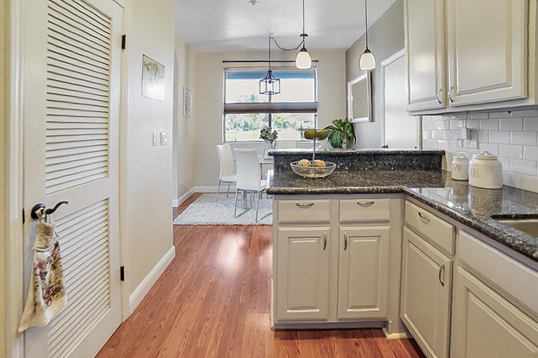 Detail Gallery Image 6 of 27 For 421 Cork Harbour Cir a,  Redwood Shores,  CA 94065 - 1 Beds | 1 Baths