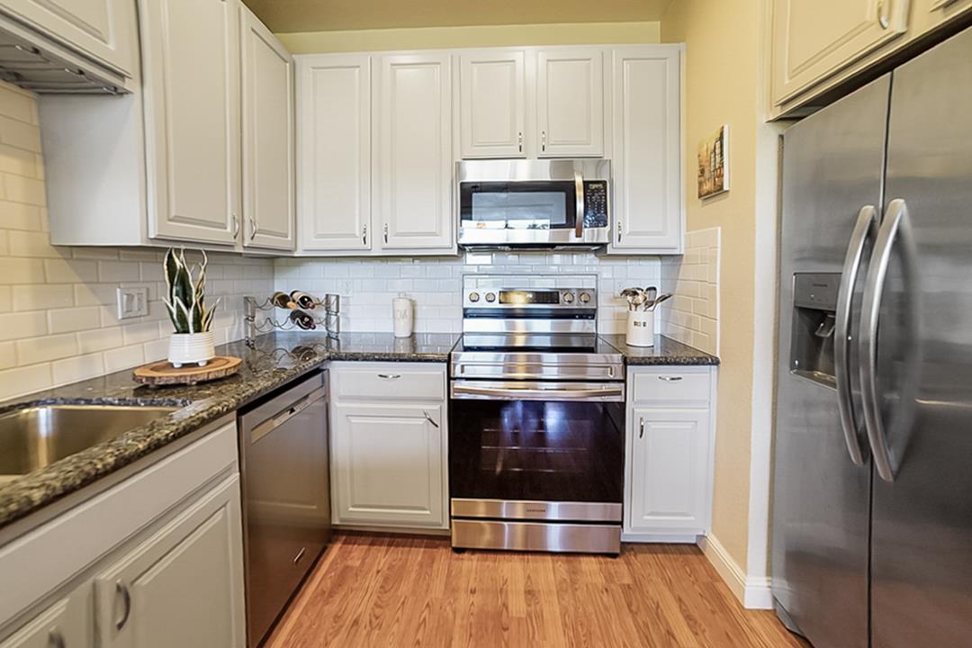 Detail Gallery Image 7 of 27 For 421 Cork Harbour Cir a,  Redwood Shores,  CA 94065 - 1 Beds | 1 Baths