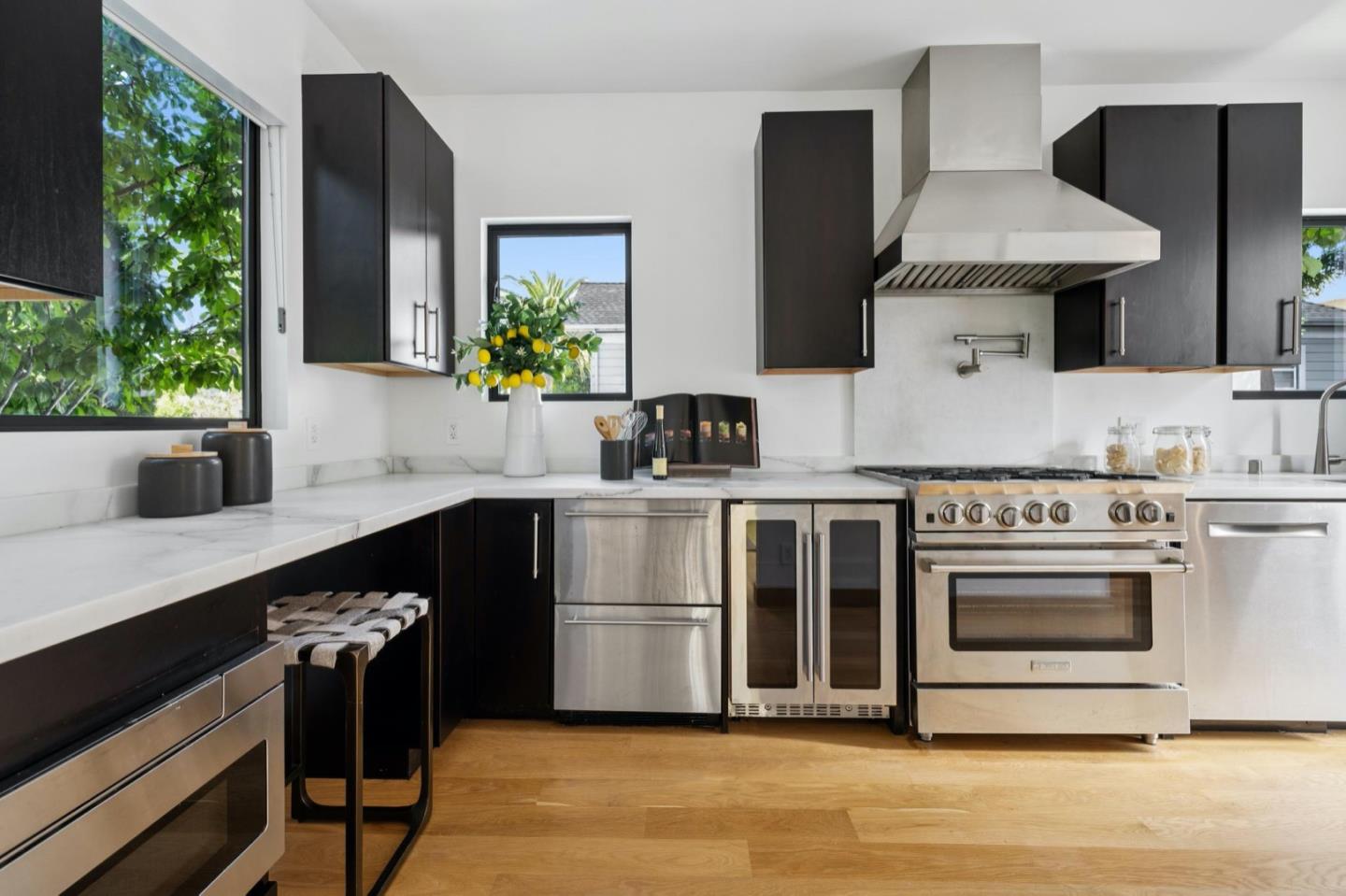 Detail Gallery Image 35 of 110 For 33 Highland Ave, Burlingame,  CA 94010 - 3 Beds | 2/1 Baths