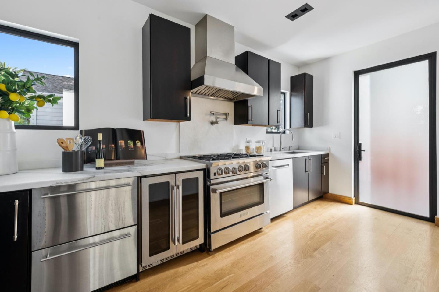 Detail Gallery Image 37 of 110 For 33 Highland Ave, Burlingame,  CA 94010 - 3 Beds | 2/1 Baths