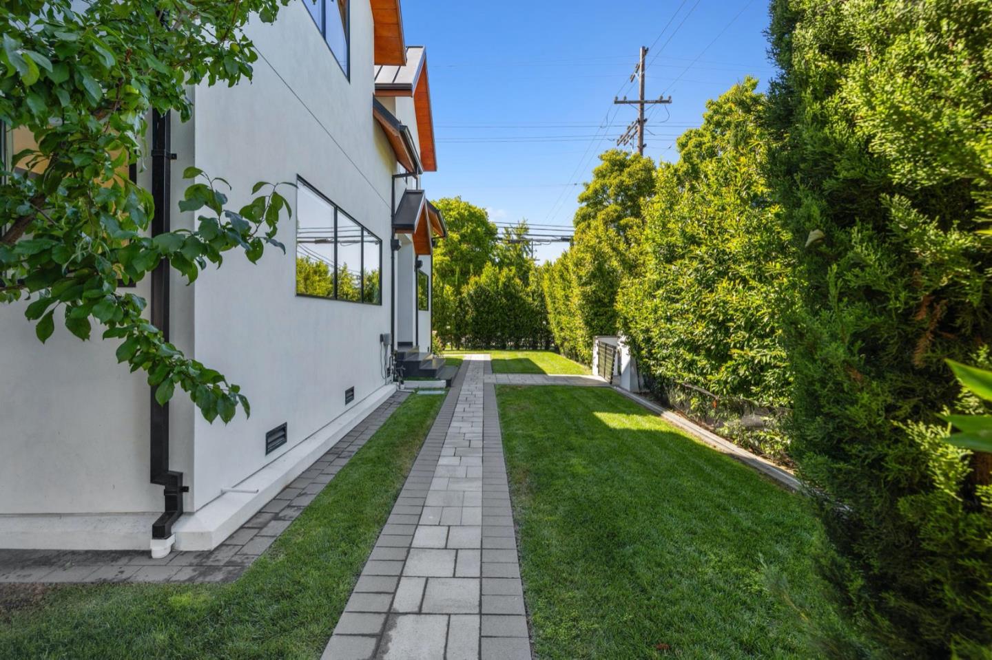 Detail Gallery Image 4 of 110 For 33 Highland Ave, Burlingame,  CA 94010 - 3 Beds | 2/1 Baths