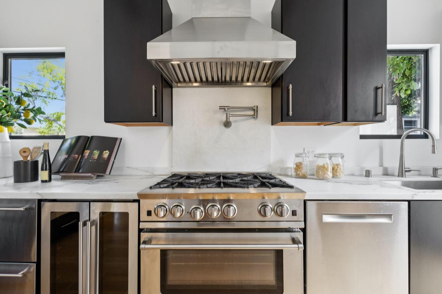 Detail Gallery Image 40 of 110 For 33 Highland Ave, Burlingame,  CA 94010 - 3 Beds | 2/1 Baths
