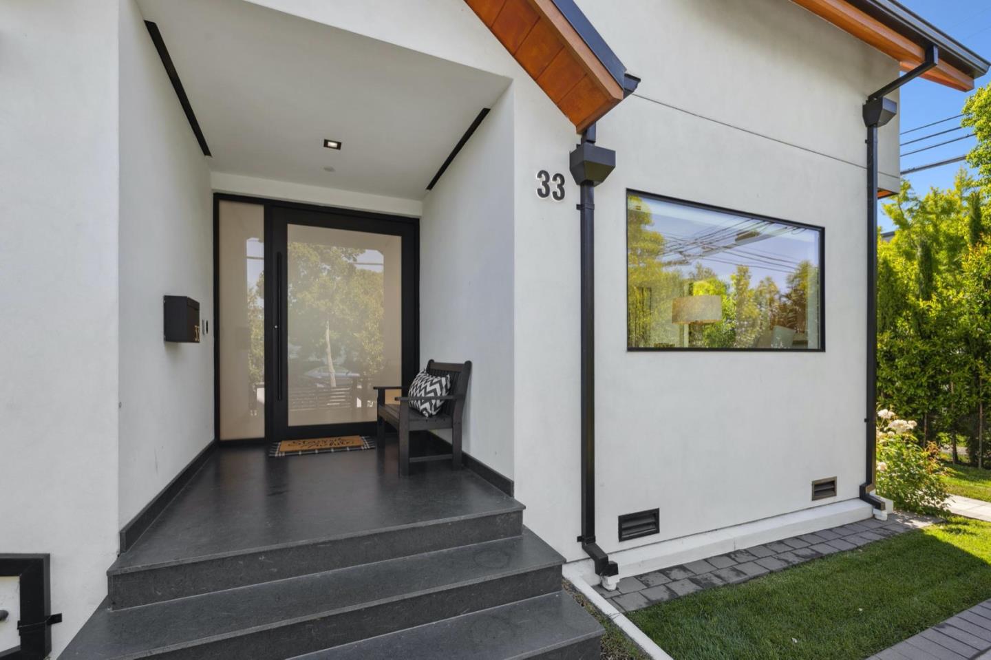 Detail Gallery Image 5 of 110 For 33 Highland Ave, Burlingame,  CA 94010 - 3 Beds | 2/1 Baths