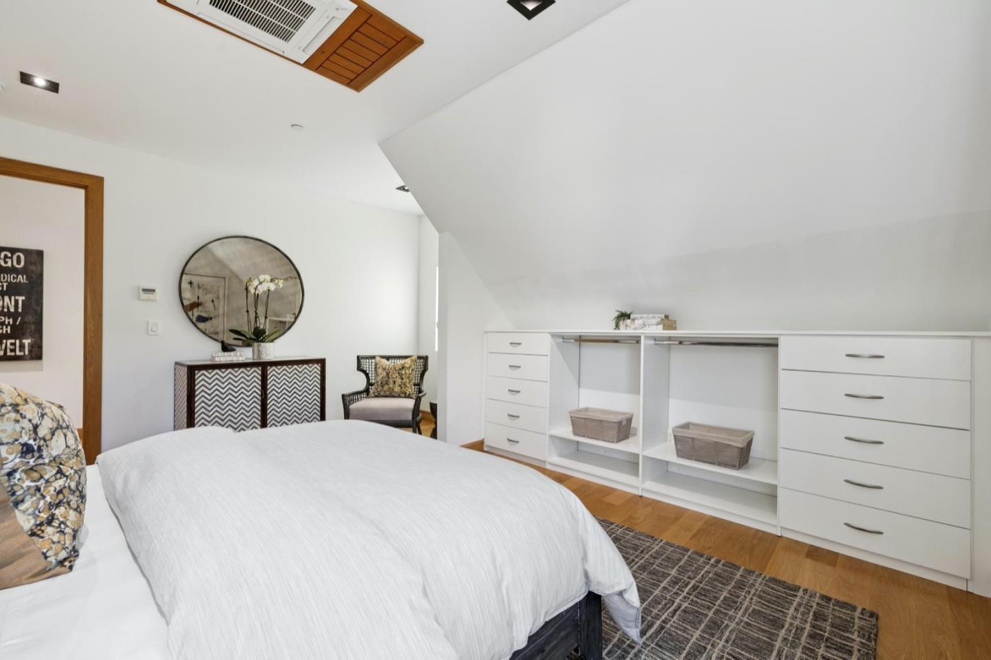 Detail Gallery Image 72 of 110 For 33 Highland Ave, Burlingame,  CA 94010 - 3 Beds | 2/1 Baths