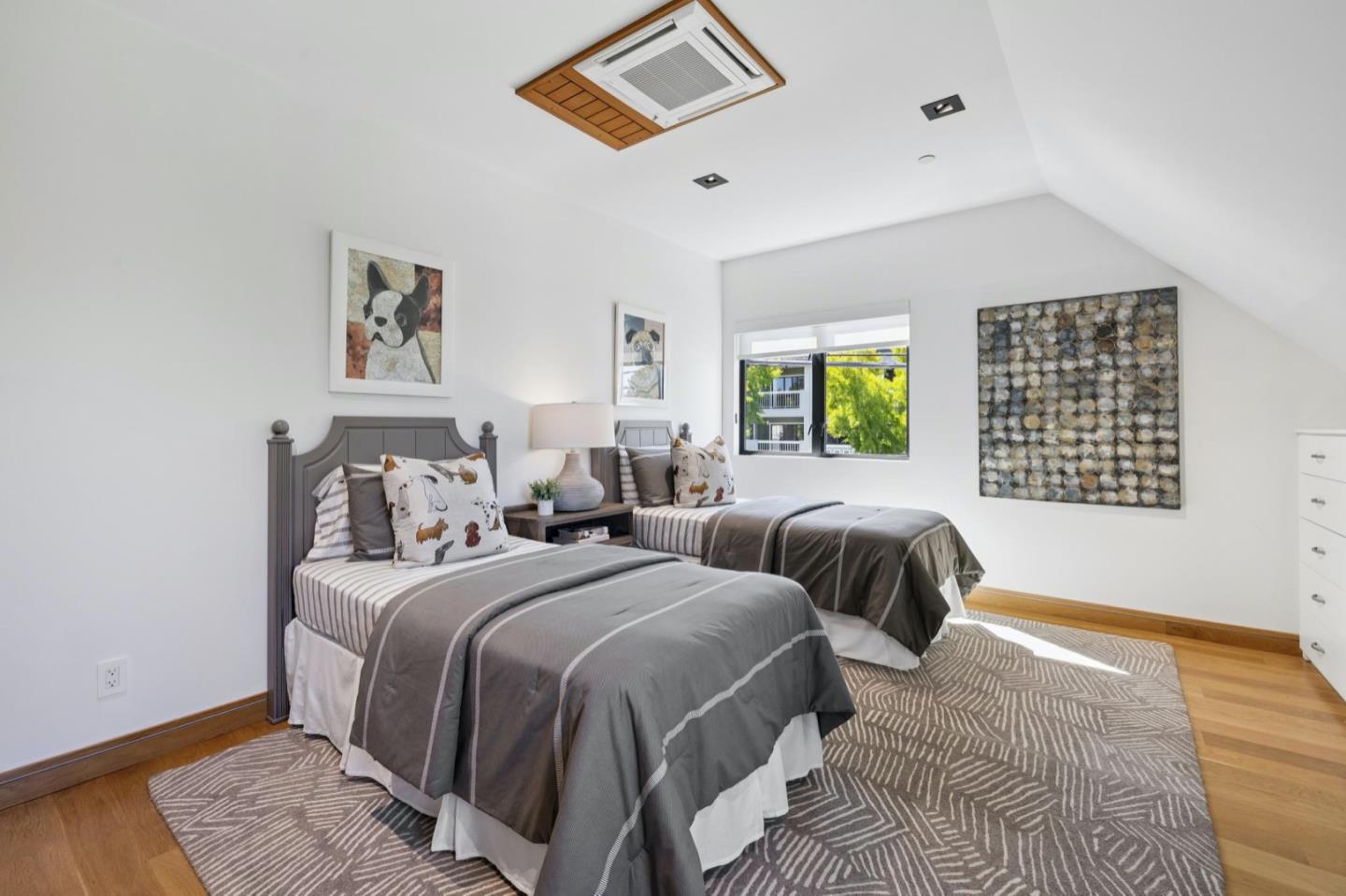 Detail Gallery Image 75 of 110 For 33 Highland Ave, Burlingame,  CA 94010 - 3 Beds | 2/1 Baths
