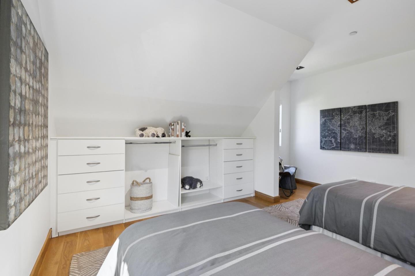Detail Gallery Image 78 of 110 For 33 Highland Ave, Burlingame,  CA 94010 - 3 Beds | 2/1 Baths