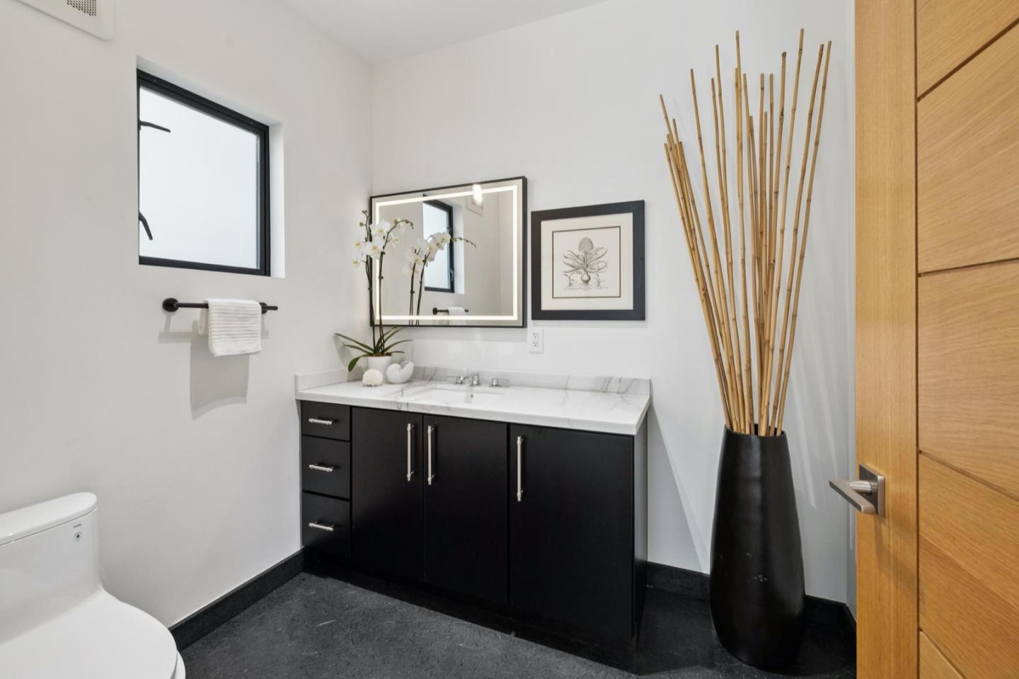 Detail Gallery Image 86 of 110 For 33 Highland Ave, Burlingame,  CA 94010 - 3 Beds | 2/1 Baths