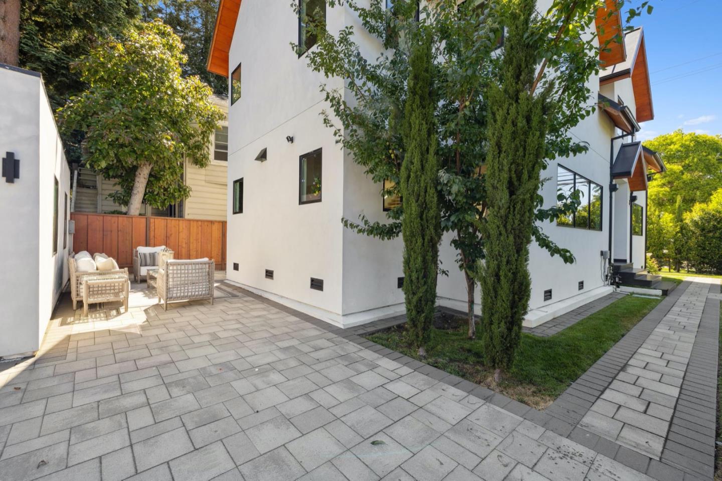 Detail Gallery Image 90 of 110 For 33 Highland Ave, Burlingame,  CA 94010 - 3 Beds | 2/1 Baths