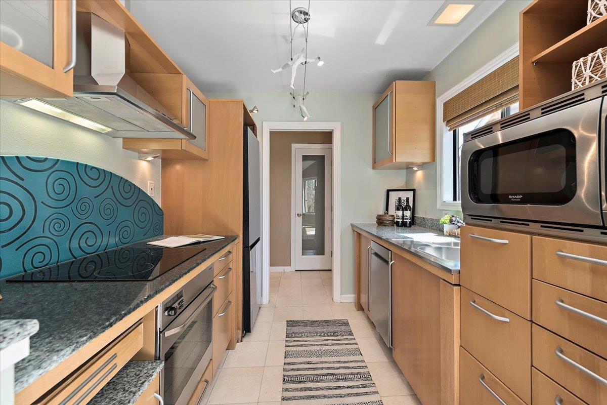 Detail Gallery Image 12 of 42 For 953 Shoreline Dr, San Mateo,  CA 94404 - 2 Beds | 2 Baths