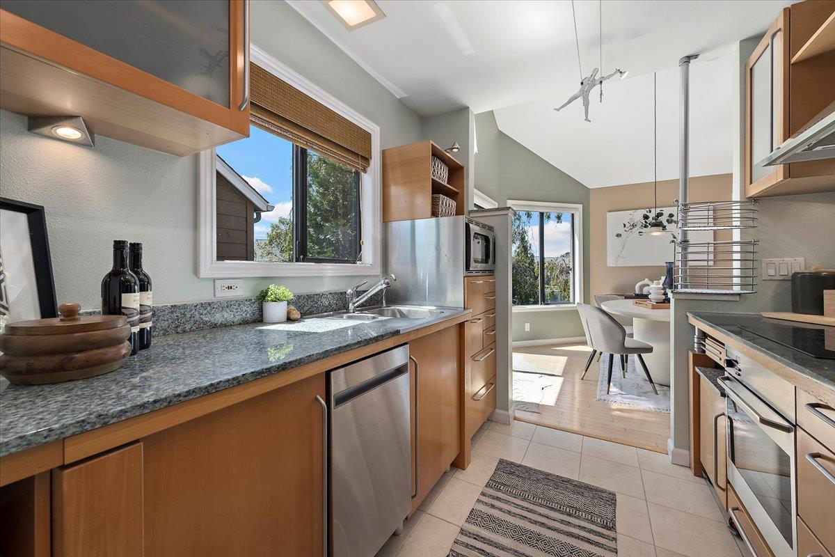 Detail Gallery Image 13 of 42 For 953 Shoreline Dr, San Mateo,  CA 94404 - 2 Beds | 2 Baths