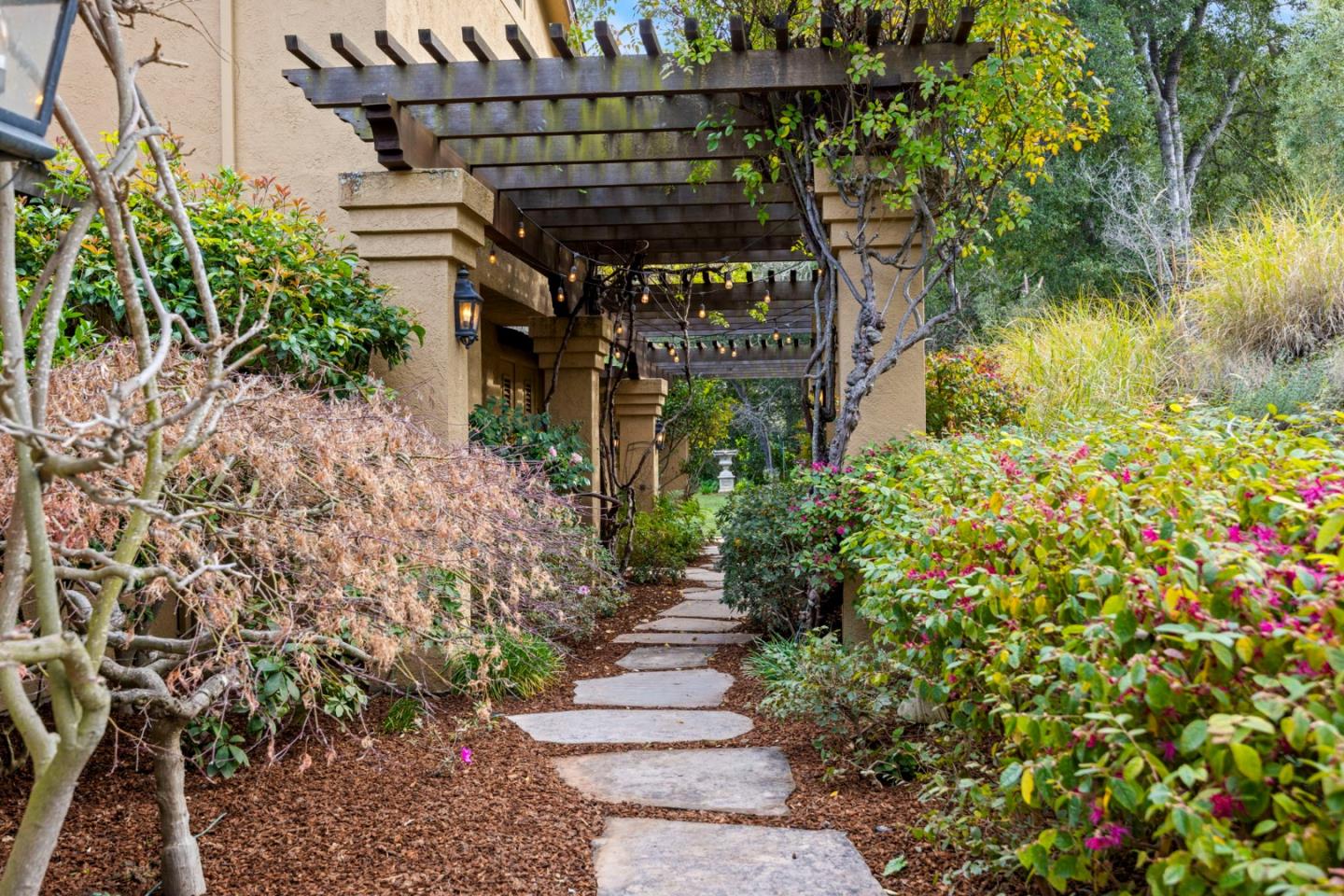 Detail Gallery Image 17 of 120 For 27600 Edgerton Rd, Los Altos Hills,  CA 94022 - 4 Beds | 4/1 Baths