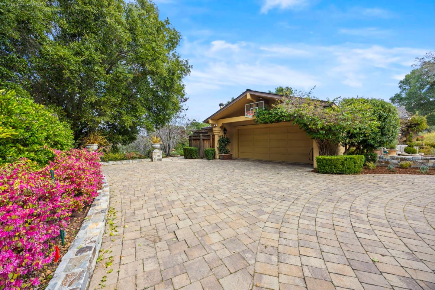 Detail Gallery Image 18 of 120 For 27600 Edgerton Rd, Los Altos Hills,  CA 94022 - 4 Beds | 4/1 Baths