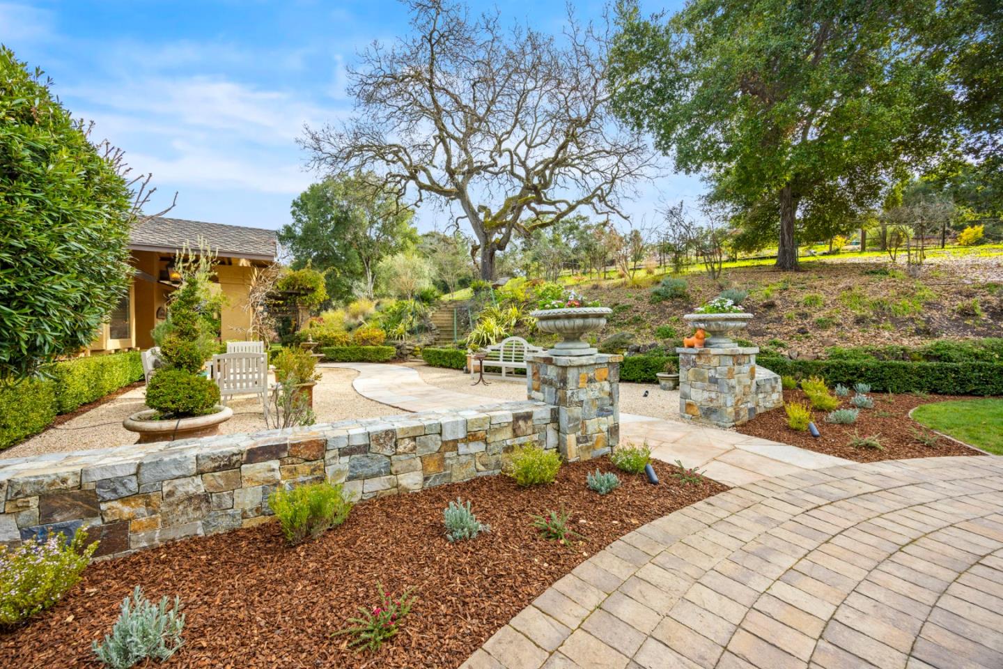 Detail Gallery Image 27 of 120 For 27600 Edgerton Rd, Los Altos Hills,  CA 94022 - 4 Beds | 4/1 Baths