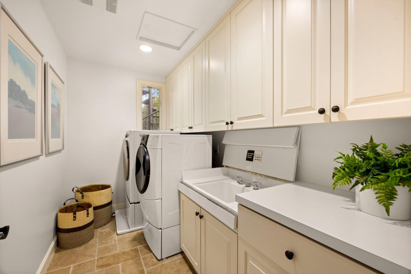 Detail Gallery Image 66 of 120 For 27600 Edgerton Rd, Los Altos Hills,  CA 94022 - 4 Beds | 4/1 Baths