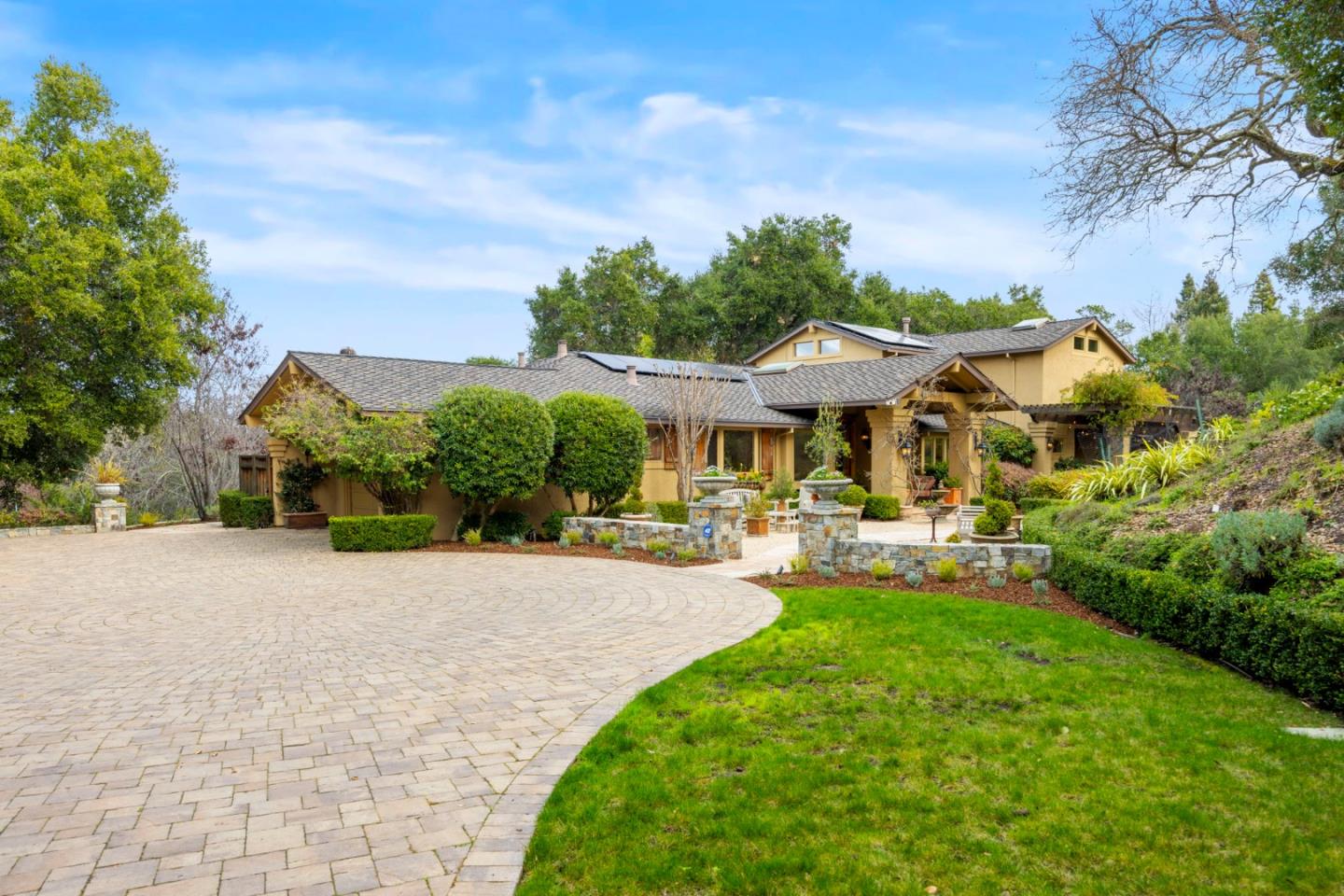 Detail Gallery Image 7 of 120 For 27600 Edgerton Rd, Los Altos Hills,  CA 94022 - 4 Beds | 4/1 Baths