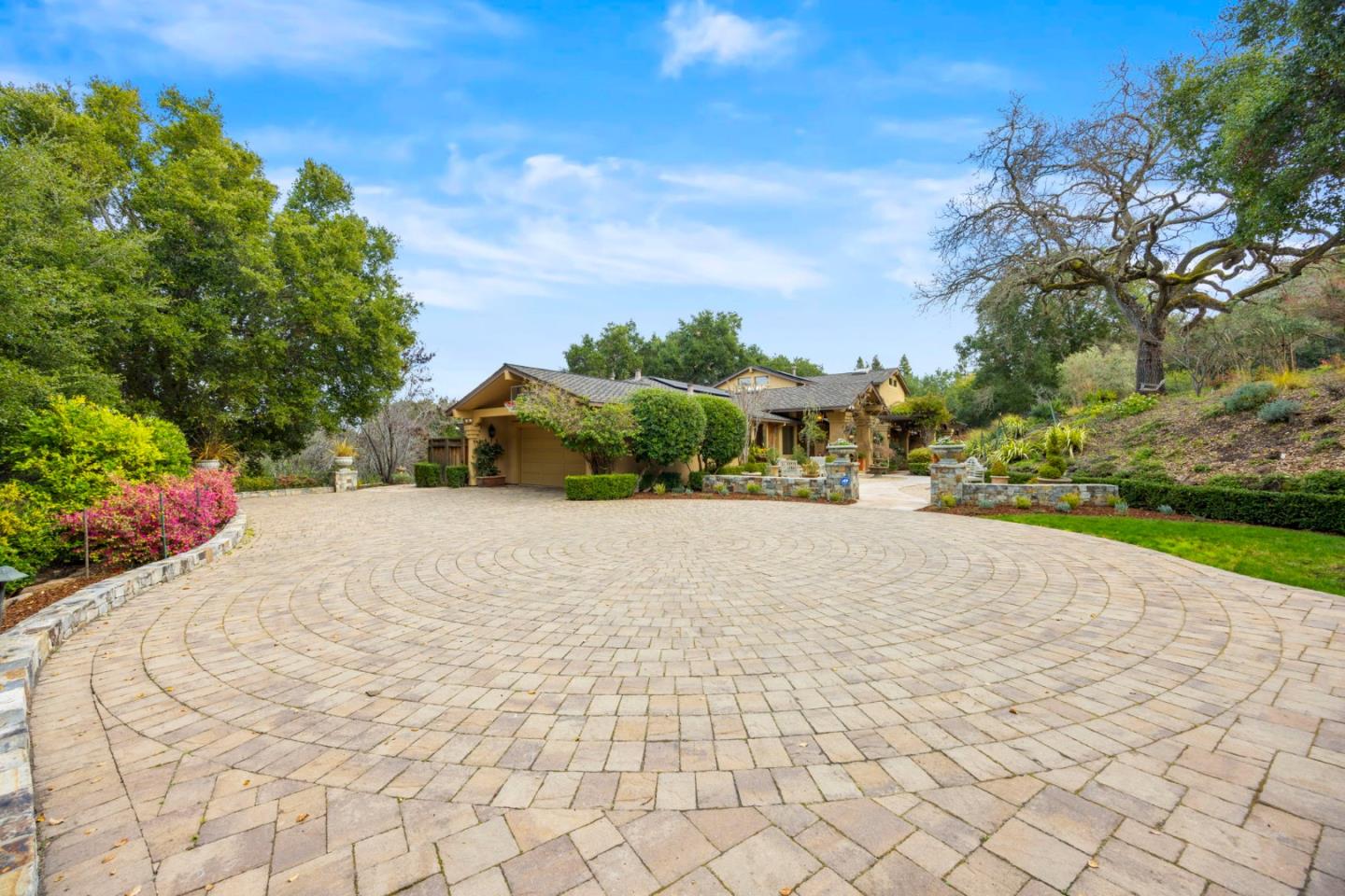 Detail Gallery Image 8 of 120 For 27600 Edgerton Rd, Los Altos Hills,  CA 94022 - 4 Beds | 4/1 Baths