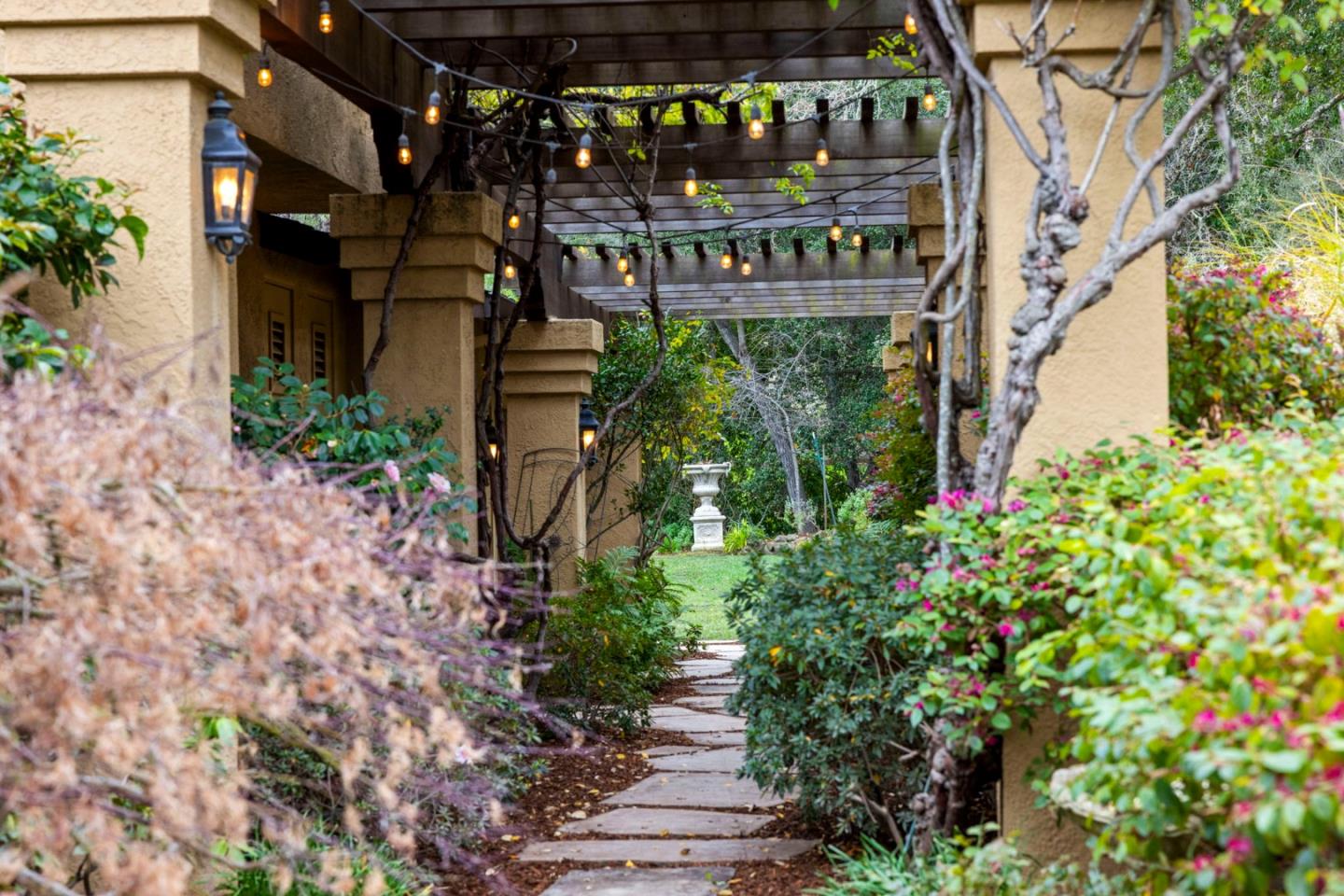 Detail Gallery Image 85 of 120 For 27600 Edgerton Rd, Los Altos Hills,  CA 94022 - 4 Beds | 4/1 Baths