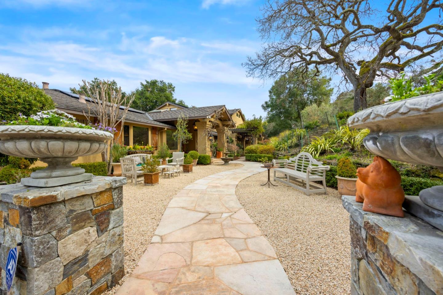 Detail Gallery Image 9 of 120 For 27600 Edgerton Rd, Los Altos Hills,  CA 94022 - 4 Beds | 4/1 Baths