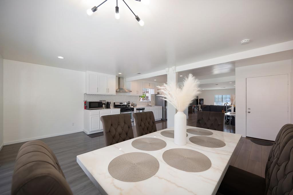 Detail Gallery Image 12 of 48 For 7044 Linwood Way, Sacramento,  CA 95828 - 4 Beds | 2 Baths