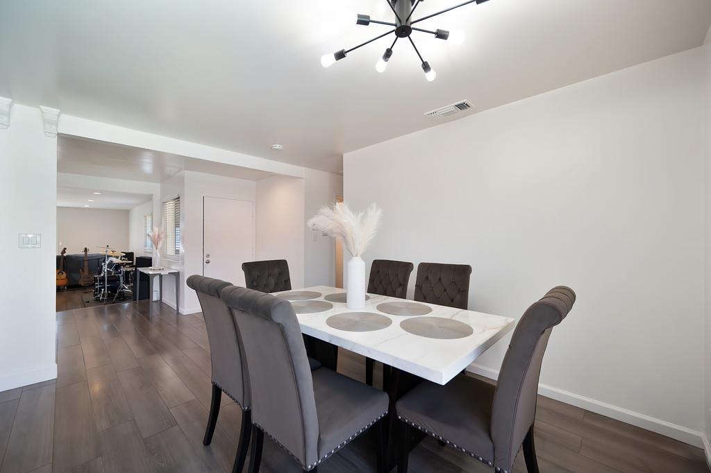 Detail Gallery Image 13 of 48 For 7044 Linwood Way, Sacramento,  CA 95828 - 4 Beds | 2 Baths