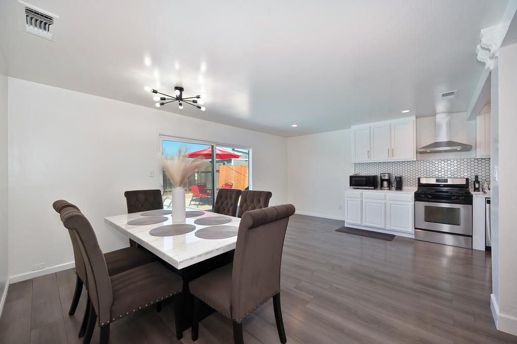 Detail Gallery Image 14 of 48 For 7044 Linwood Way, Sacramento,  CA 95828 - 4 Beds | 2 Baths