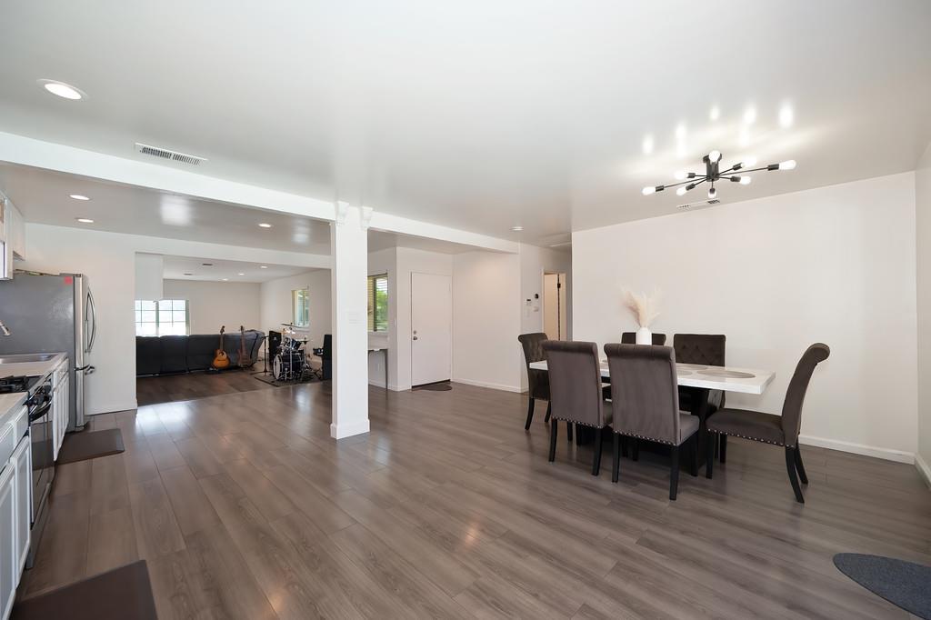 Detail Gallery Image 15 of 48 For 7044 Linwood Way, Sacramento,  CA 95828 - 4 Beds | 2 Baths