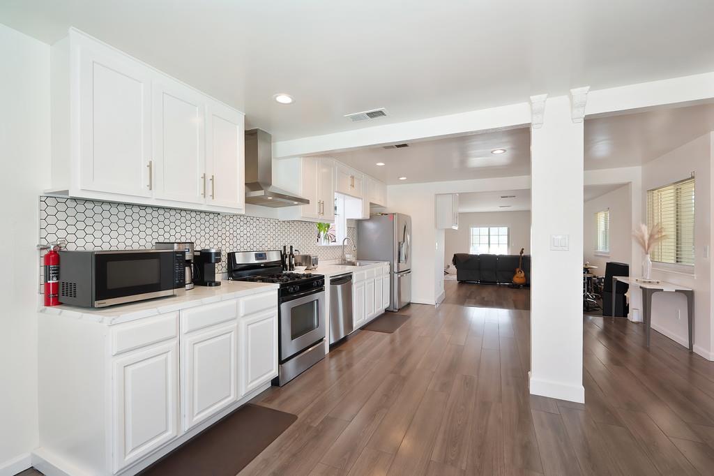 Detail Gallery Image 16 of 48 For 7044 Linwood Way, Sacramento,  CA 95828 - 4 Beds | 2 Baths